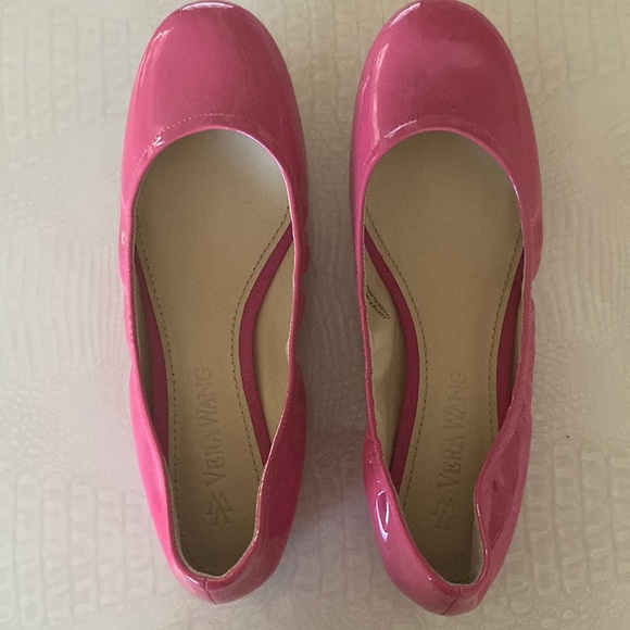 Vera Wang Shoes - Vera wang ballet flats
